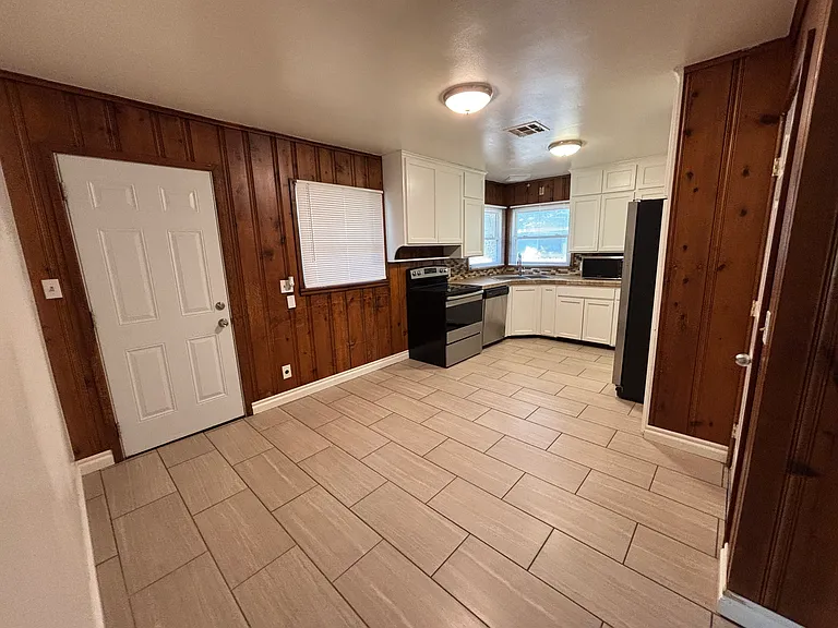 1230 Caddell Ln — Photo 4