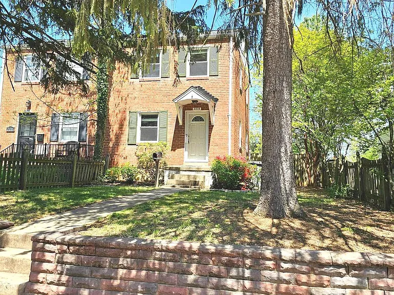 2214 Arlington Ter — Photo 1