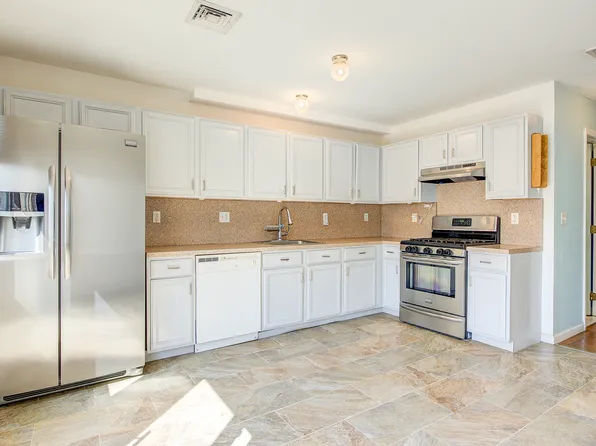 3102 Richmond Terrace image 1 of 36