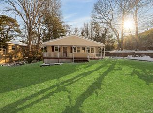 10 Pinedale Avenue, Farmingville, NY 11738