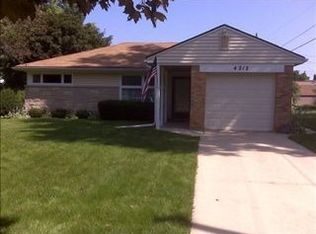 4212 Burrmont Rd, Rockford, IL 61107