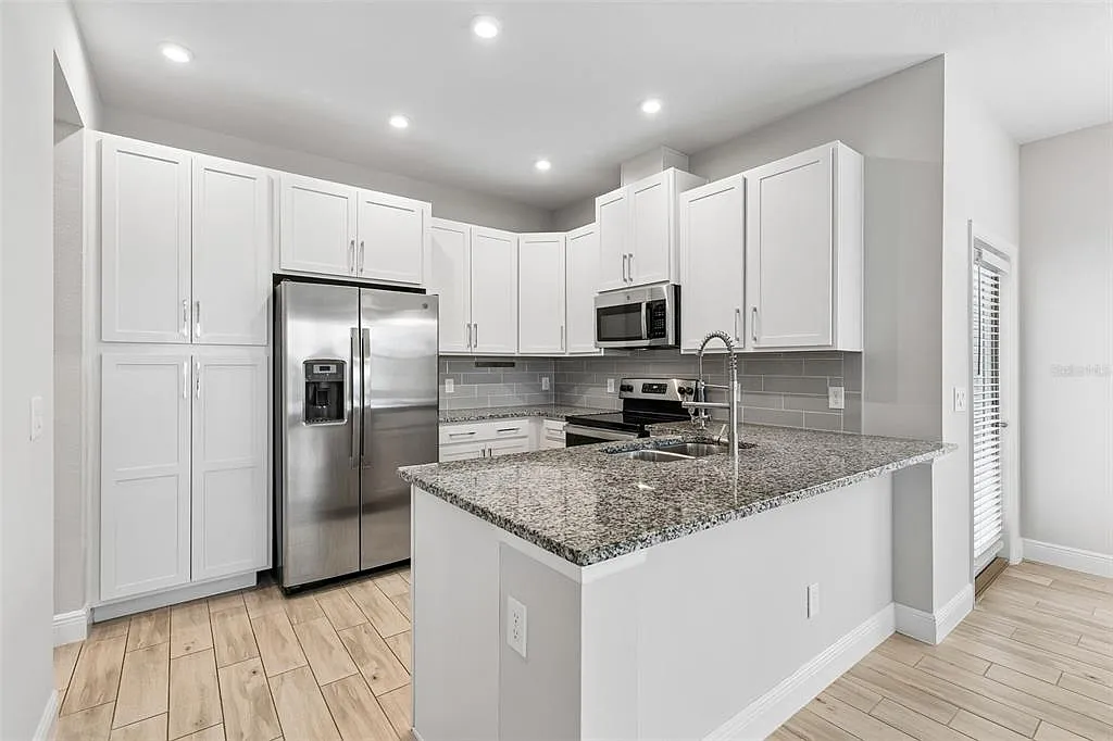 3 bed, 2.5 bath, 1978 sqft, $3,100 — Photo 3