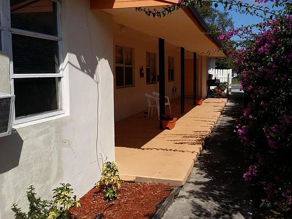 3rd image of 916 4th St APT 1