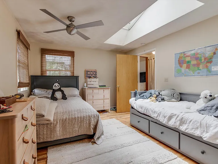 810 Hawthorn Ave — Photo 16