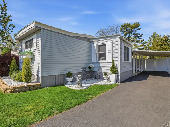 36 sunflower, Bohemia, NY 11716