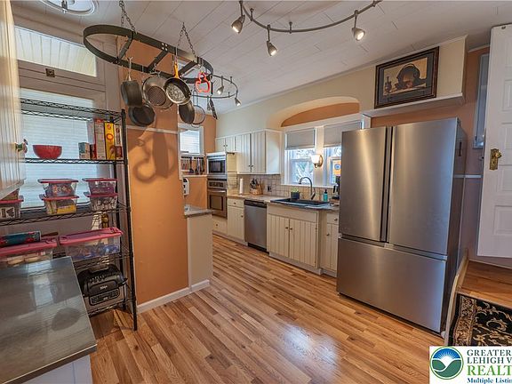 5th image of 302 N 5th St