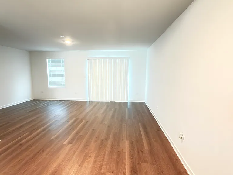435 Lakeshore Ct — Photo 5