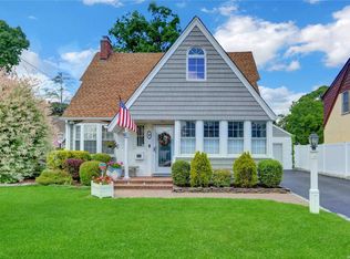 10 Lincoln Ave, Massapequa Park, NY