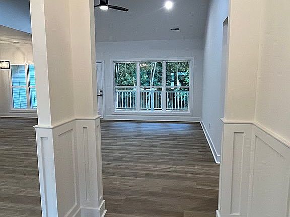 4th image of 275 Harbor Village Dr