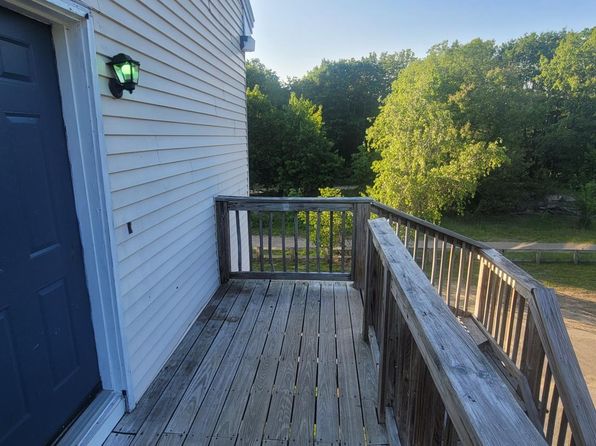 72 Main St #8, Raymond, NH 03077