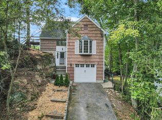 41 Amherst Rd, Riverside, CT 06878