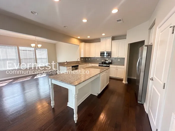 206 Welcombe St — Photo 7