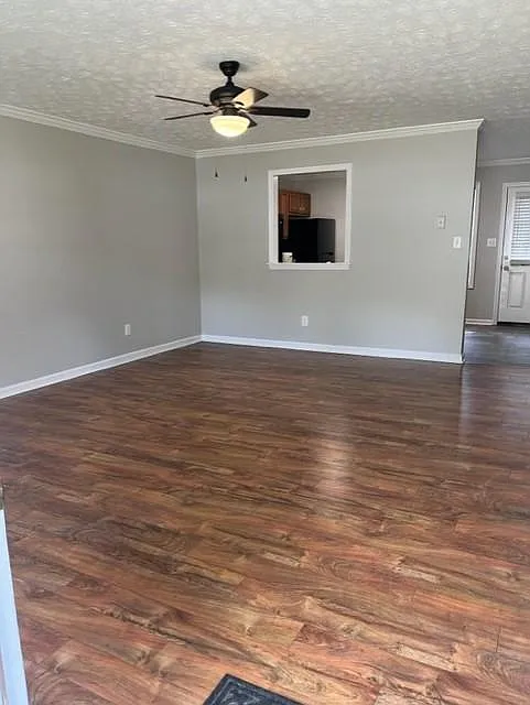 3 bed, 1200 sqft, $1,825 — Photo 2