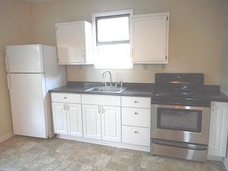 recent appliances and cabinets