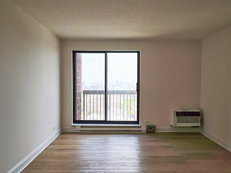 1990 Lexington Ave #12C — Photo 6