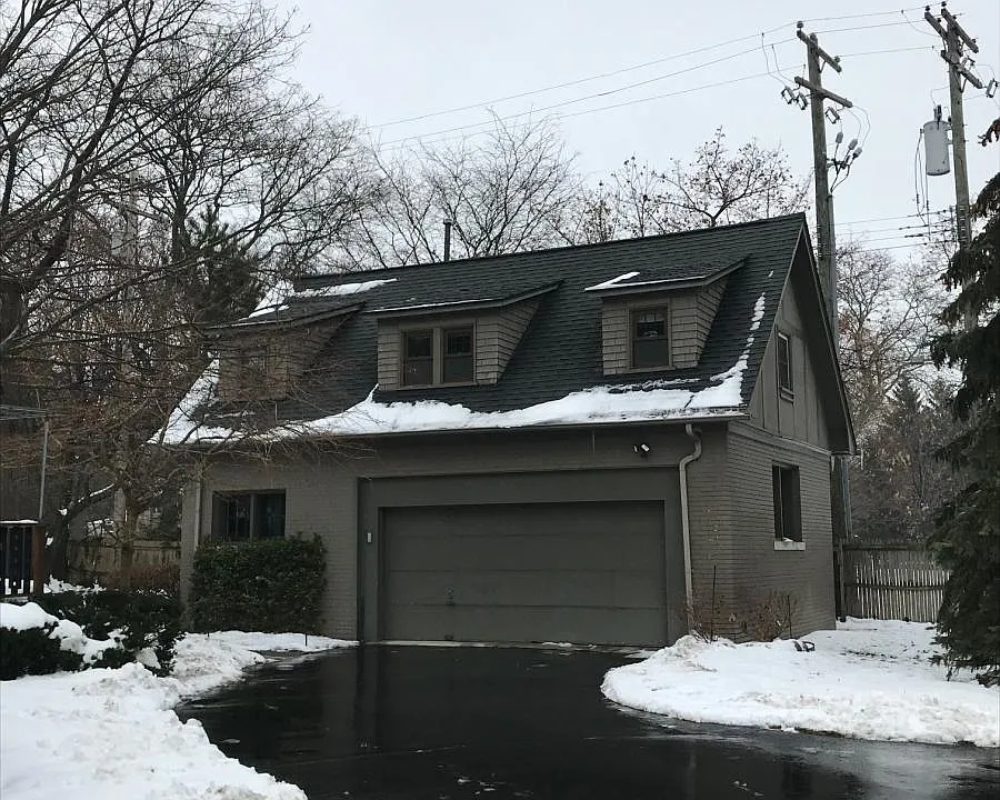 220 Lakeland Ave