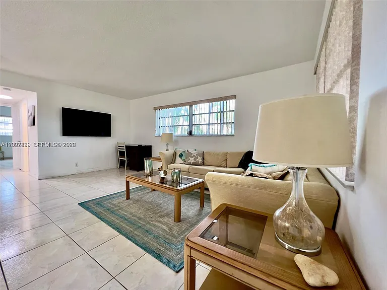 501 Blue Heron Dr #12 — Photo 4
