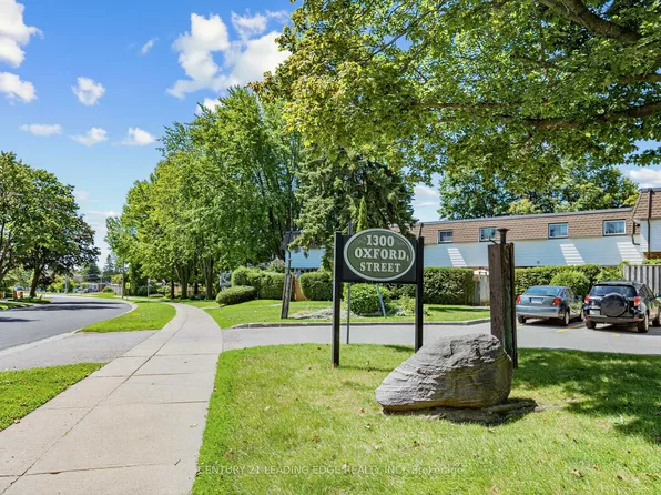 1300 Oxford St #3, Oshawa, ON L1J 6C5