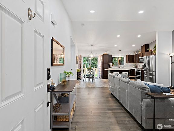 3rd image of 20810 Bonanza Drive E