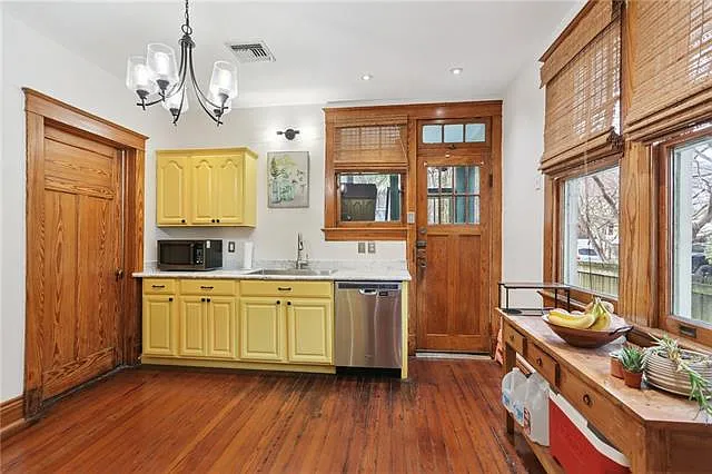 2738 Calhoun St — Photo 7