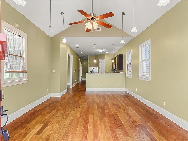 523 S Hennessey St — Photo 3