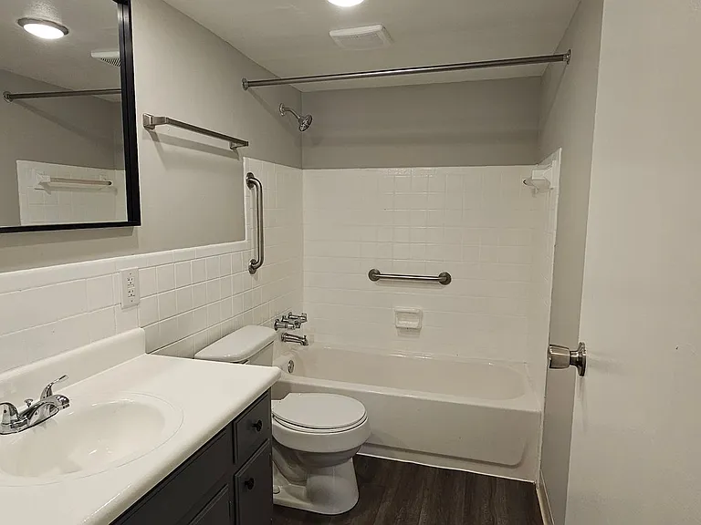 Spacious 2 bedroom 2 bath apartments in Harrison Township! — Photo 4