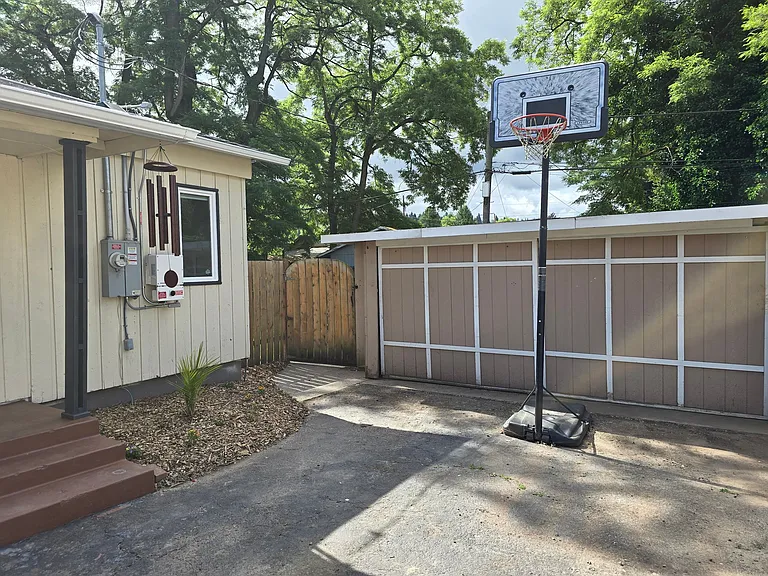 8122 NE Wygant St — Photo 7
