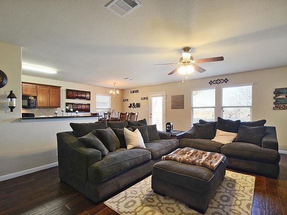 4th image of 210 Adriana Ln