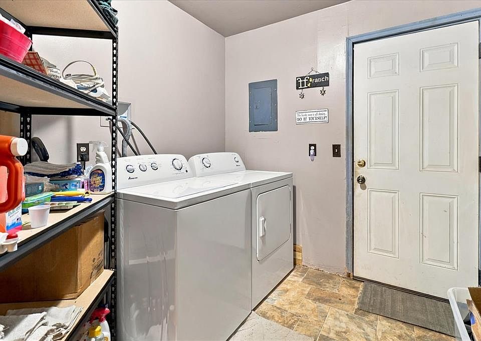 10th image of 313 S Magnolia Ave