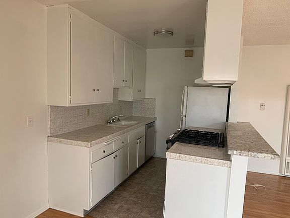 3rd image of 5927 Gregory Ave #5