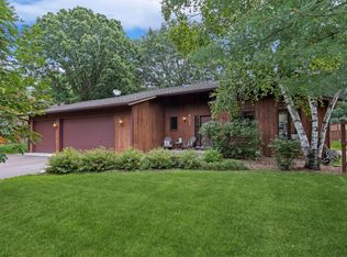 8285 Knollwood Dr, Mounds View, MN 55112