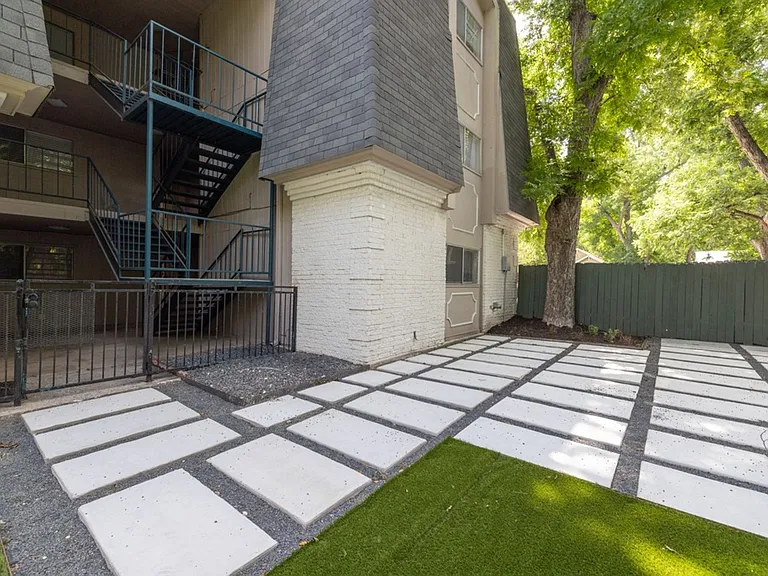 108 Place Apartments — Photo 9