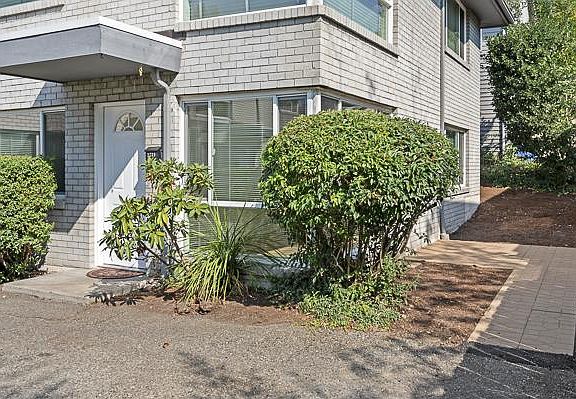 3rd image of 2739 NE 55th St #2739