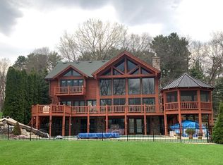 S7723 Eagle Point Dr, Merrimac, WI 53561