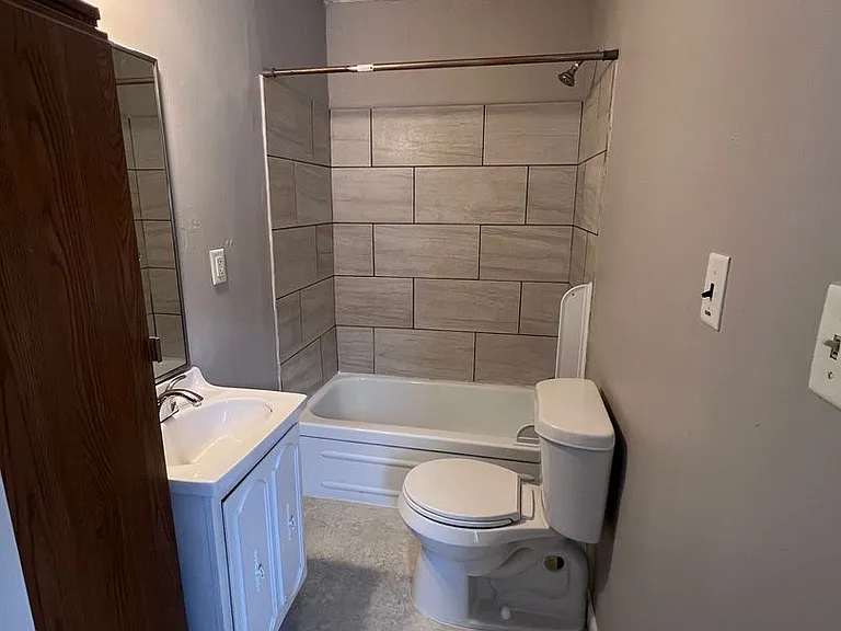1140 Fremont Ave NW — Photo 7