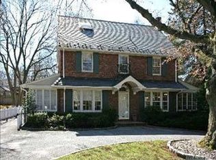 58 Beacon Hill Rd, Port Washington, NY 11050