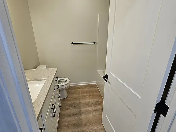 3 bed, 1250 sqft, $2,050 — Photo 3
