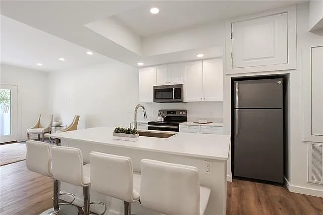 2 bed, 2.0 bath, 948 sqft, $2,000 — Photo 4