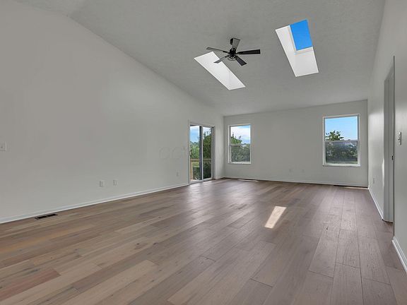 5th image of 1572 Roscommon Dr