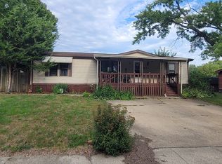 104 Tulip Dr, Westville, IN 46391