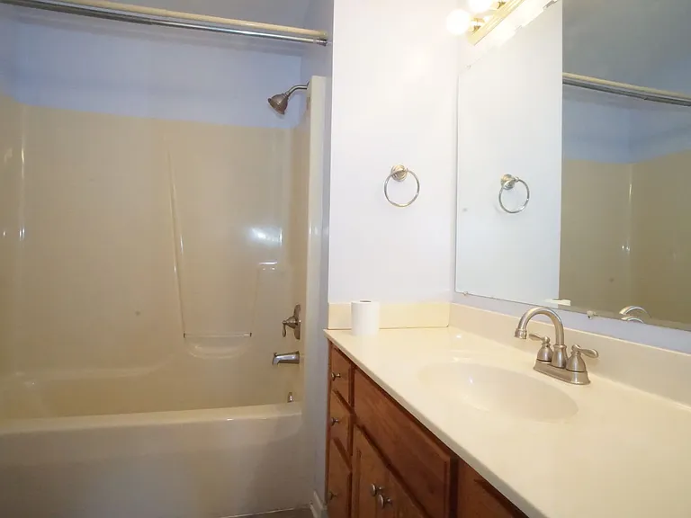 450 Wimmer St — Photo 12
