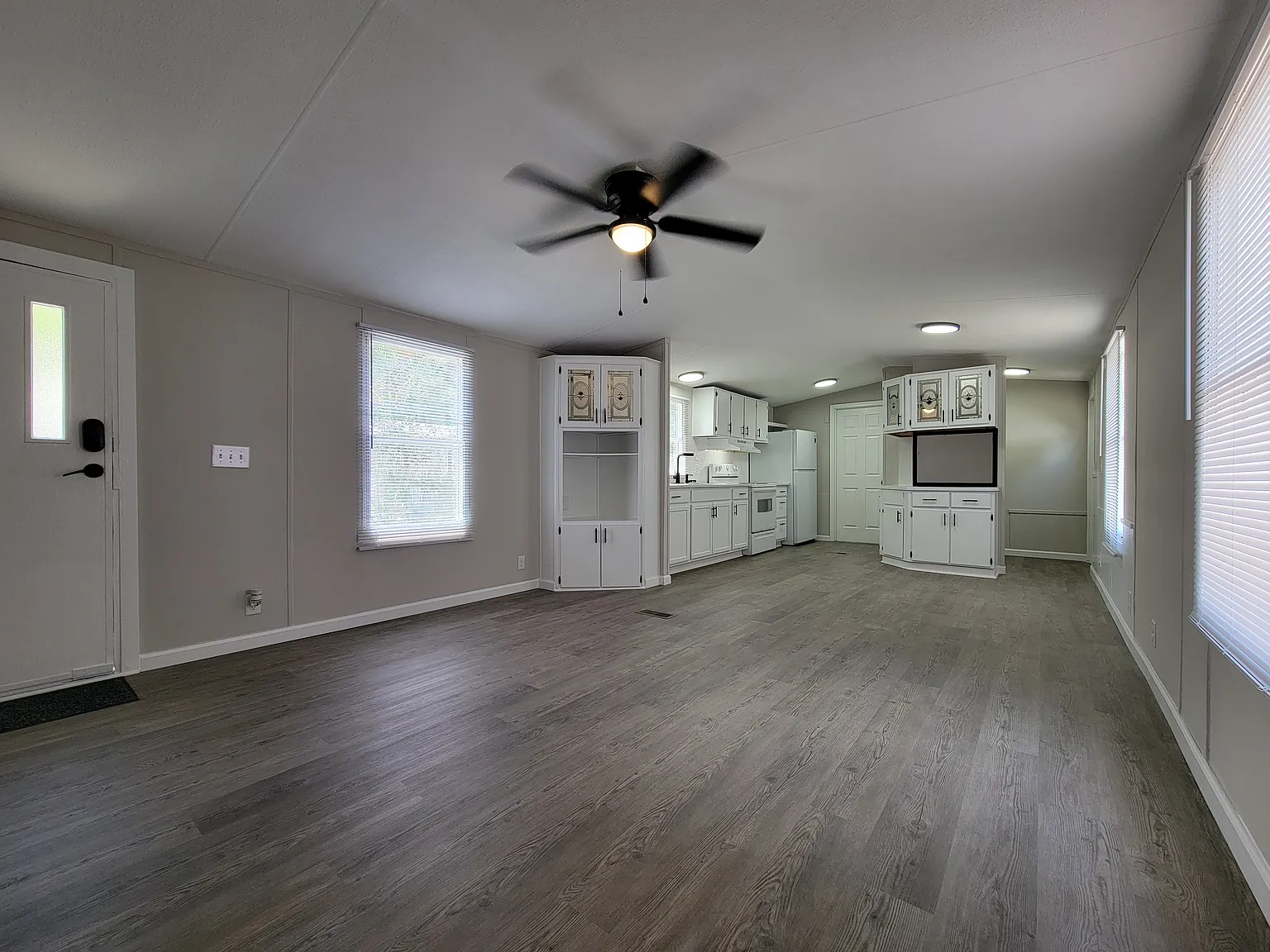 3 bed, $1,600 — Photo 1