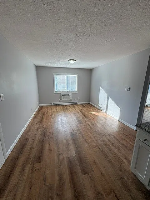 2 bed, 775 sqft, $1,950 — Photo 2