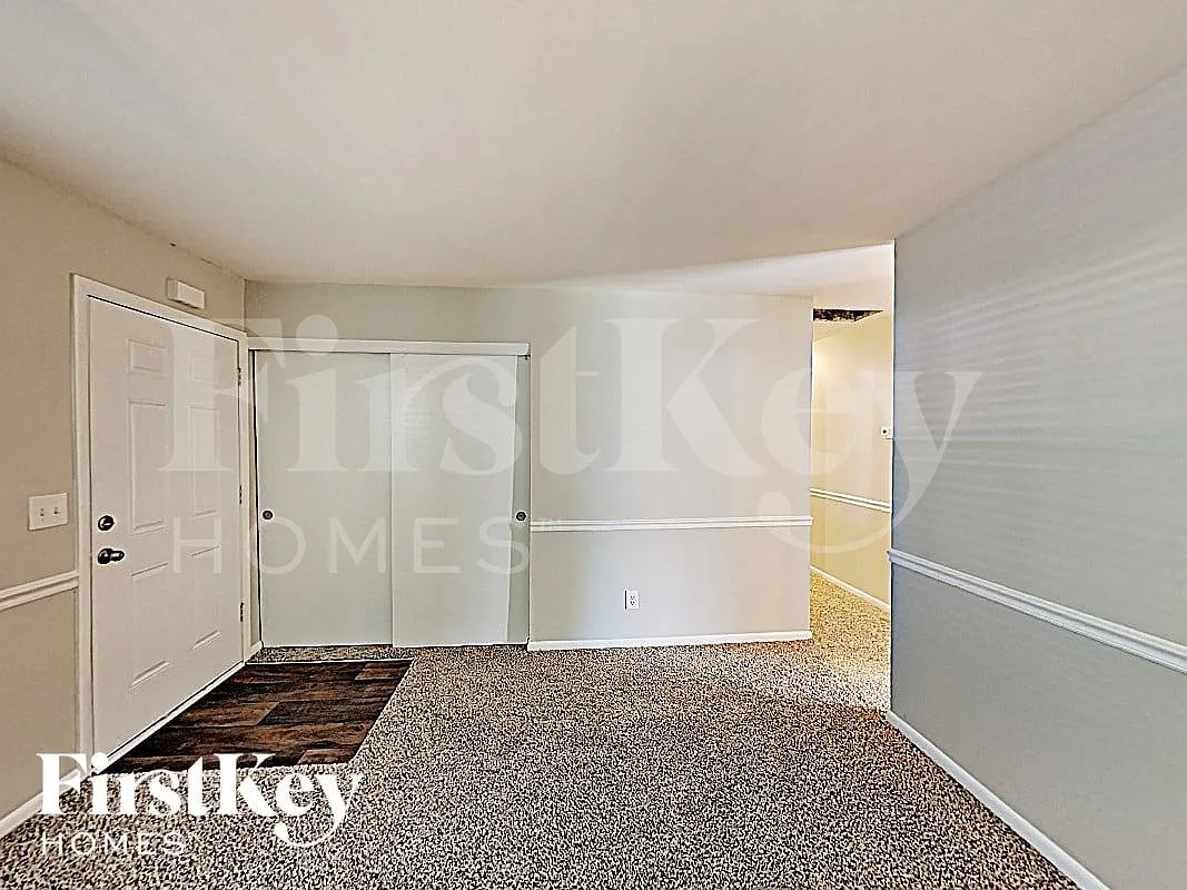 4 bed, 2.0 bath, 1971 sqft, $2,530 — Photo 4