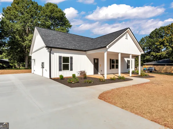 910 Lakeview Hts, Cornelia, GA 30531