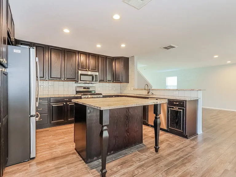 302 Falling Pine Dr — Photo 7