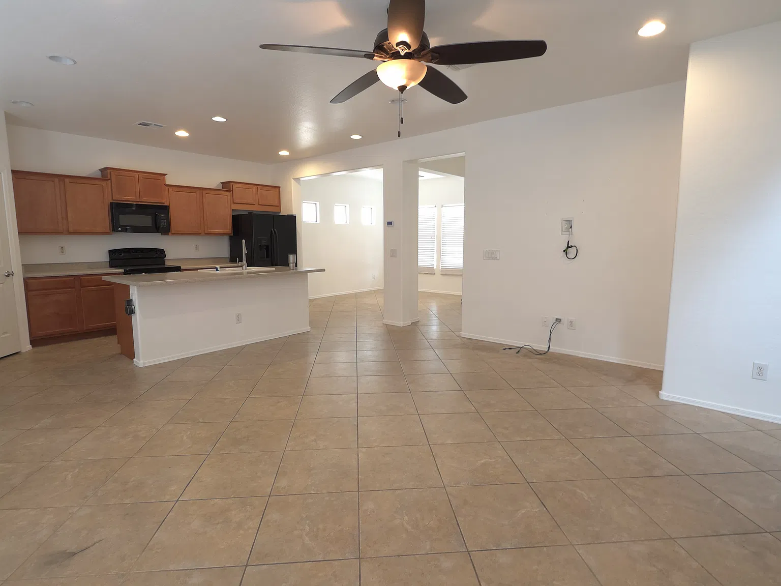 3 bed, 2.5 bath, 1907 sqft, $2,195 — Photo 2