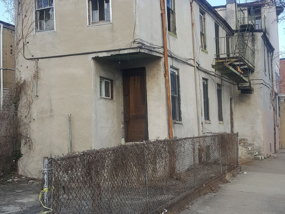2nd image of 1200 N Eden St