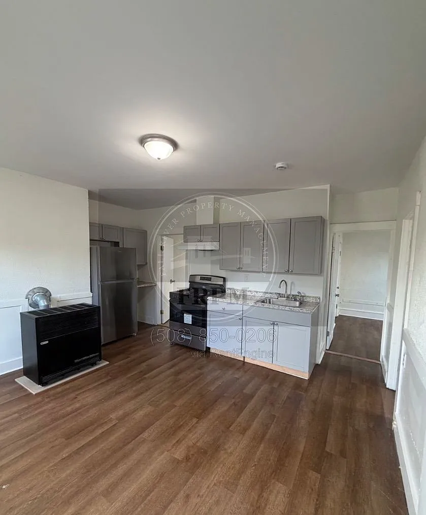 297 N Front St — Photo 1