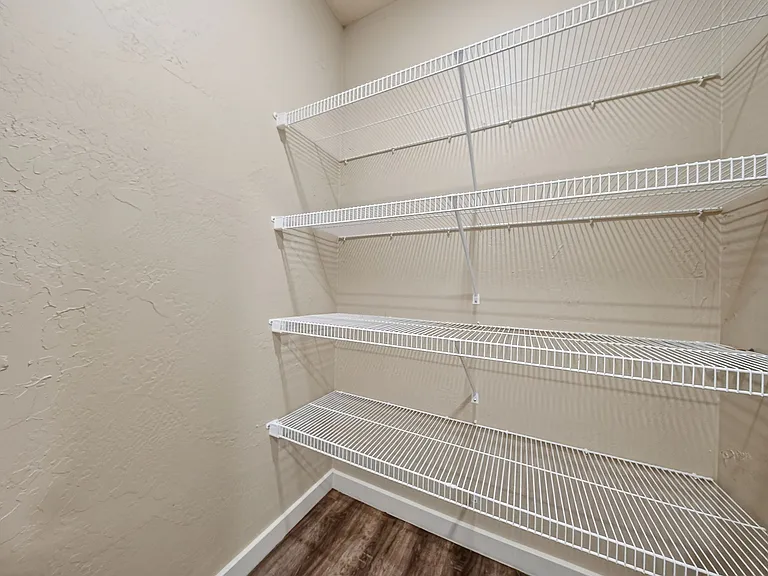 1420 S Treetop Ct — Photo 31